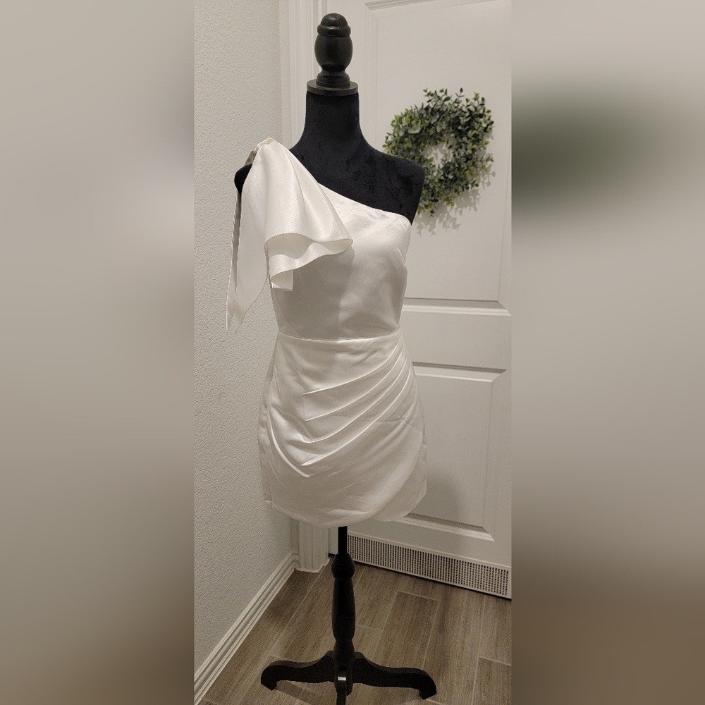 White one shoulder bow dress